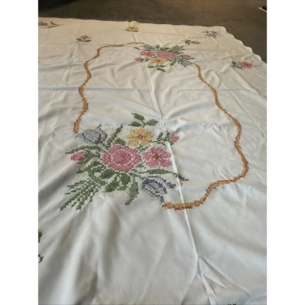 Vintage Tablecloth Hand-Embroidery Floral 50